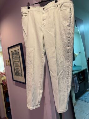 Chico’s Size 3/XL White Embellished Skinny Jeans